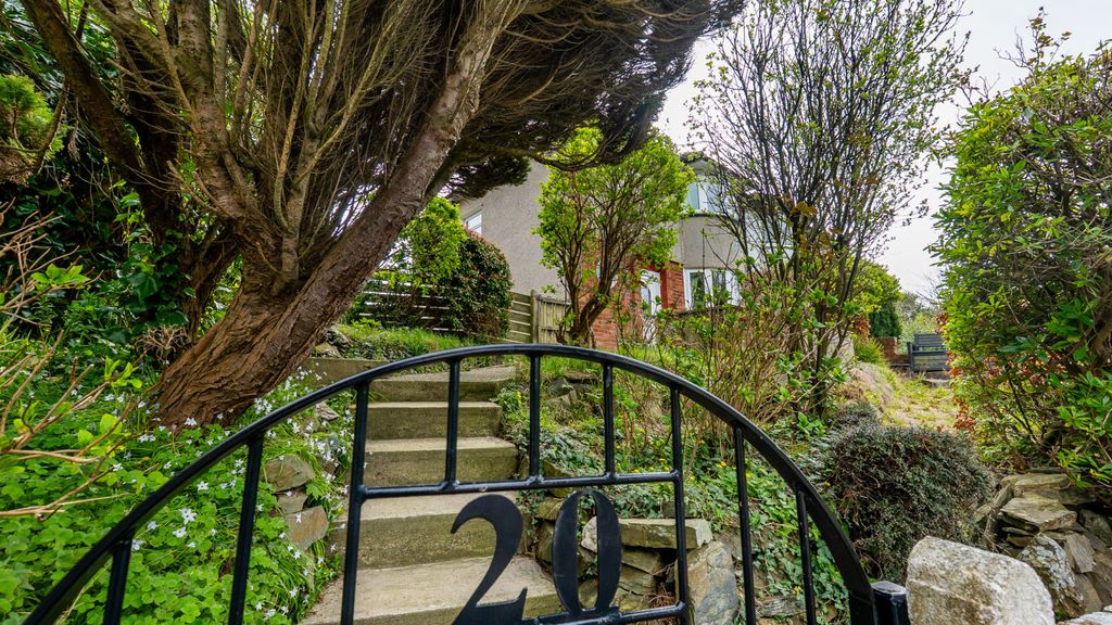 Property photo 2 of 20