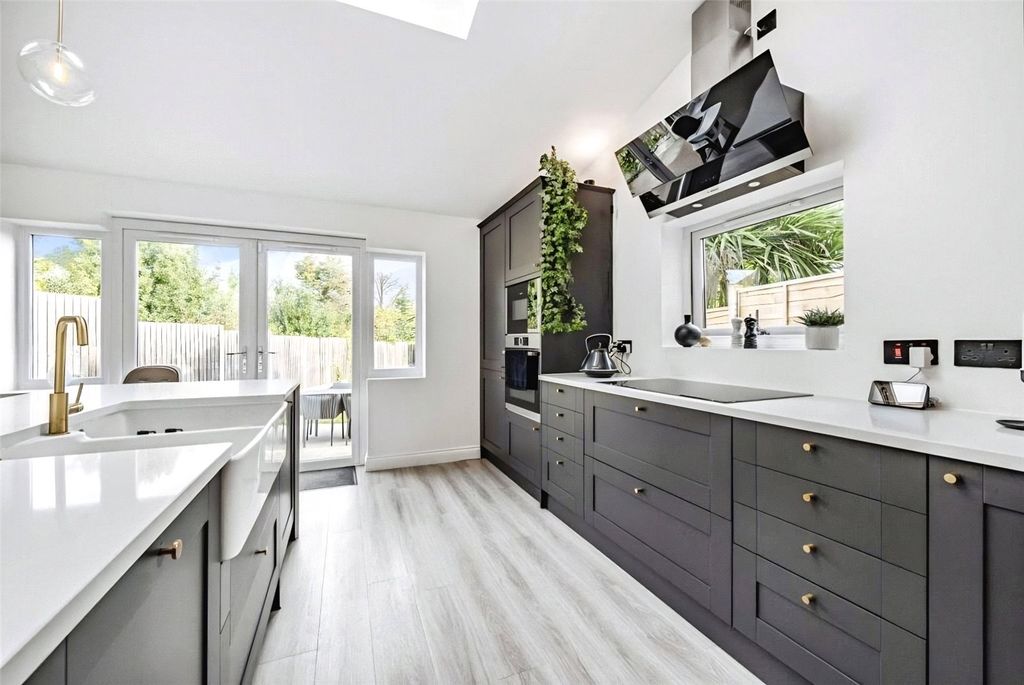 Property photo 2 of 20 Kitchen