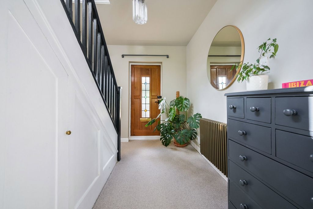 Property photo 3 of 32