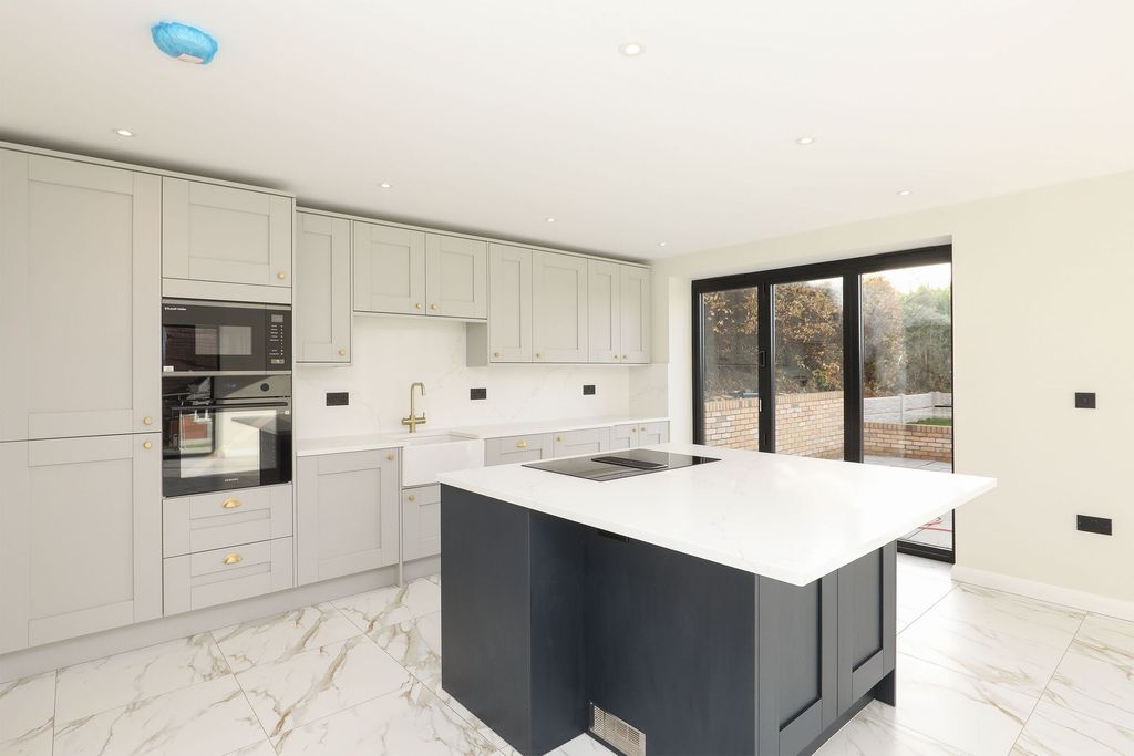 Property photo 3 of 34 Kitchen