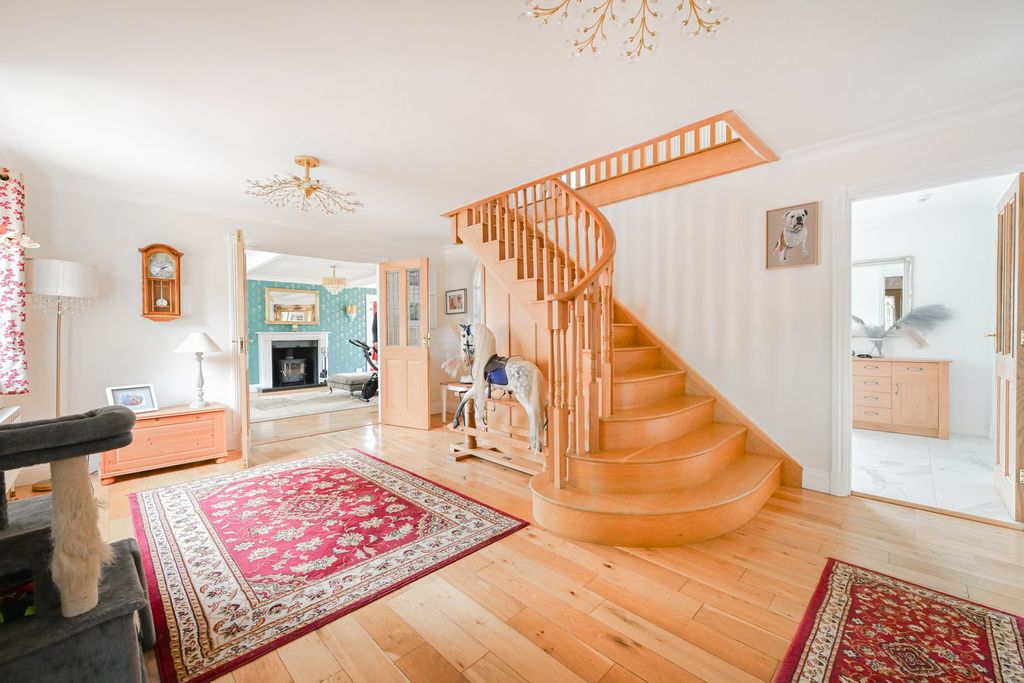 Property photo 2 of 24