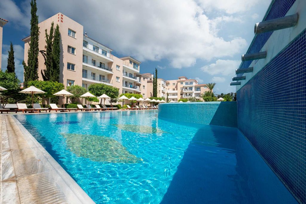 Property photo 2 of 28