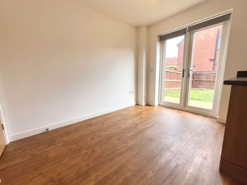 Property photo 3 of 10 Dining Area