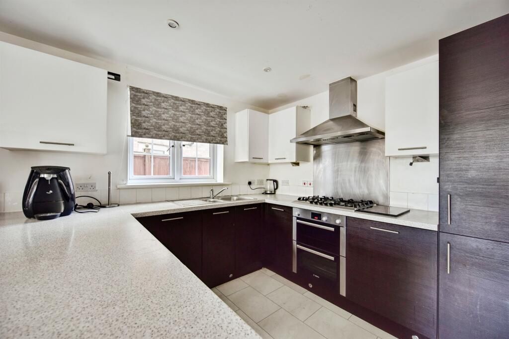 Property photo 3 of 9 Kitchen