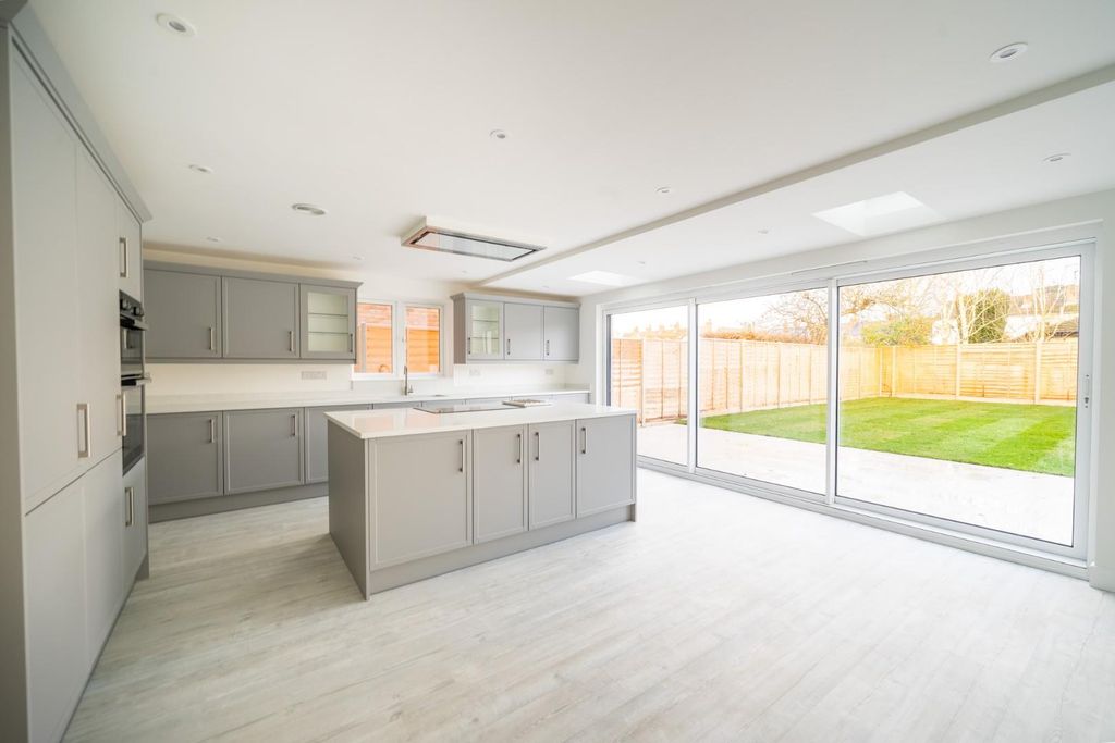 Property photo 2 of 26