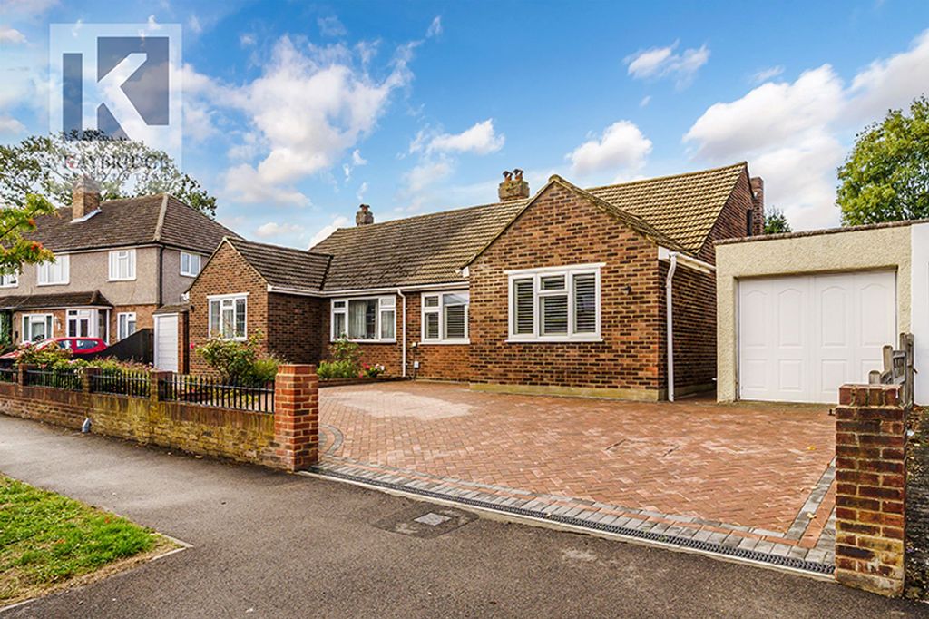 Property photo 1 of 12 Alsom Avenue, Worcester Park - Kt4 7Eg