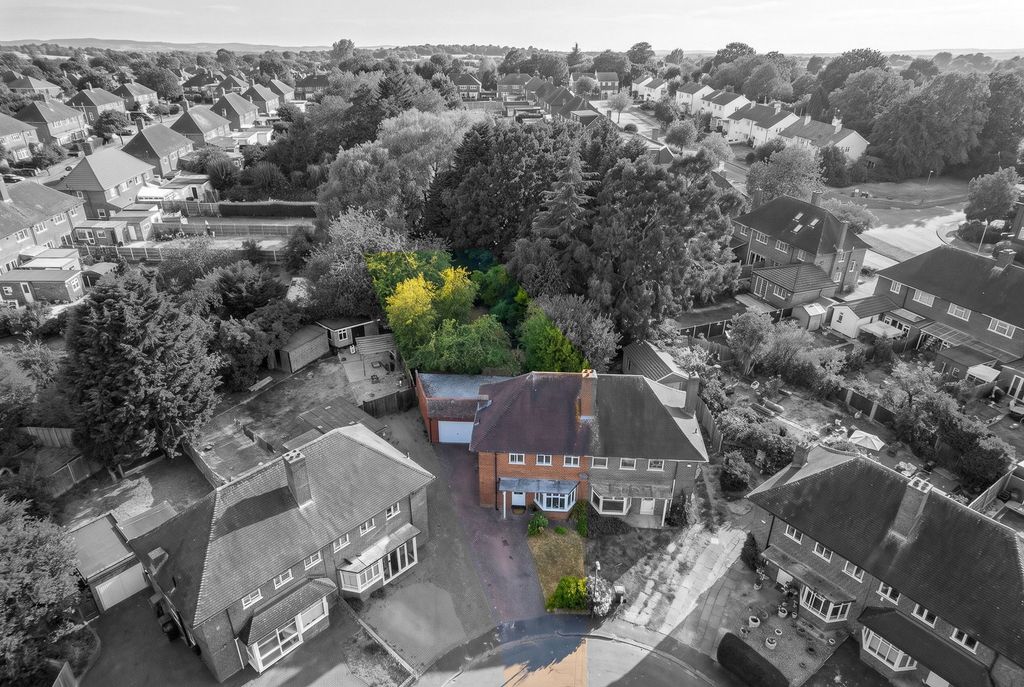 Property photo 2 of 25