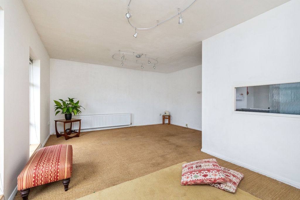 Property photo 2 of 11 3948412
