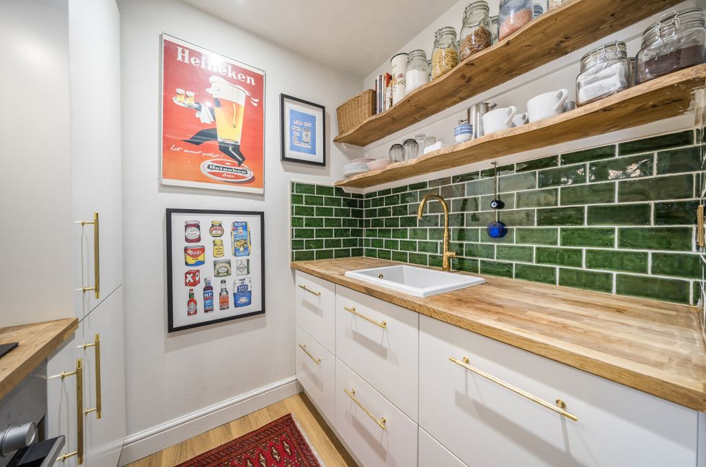 Property photo 3 of 16 1348000-17-68c02A...