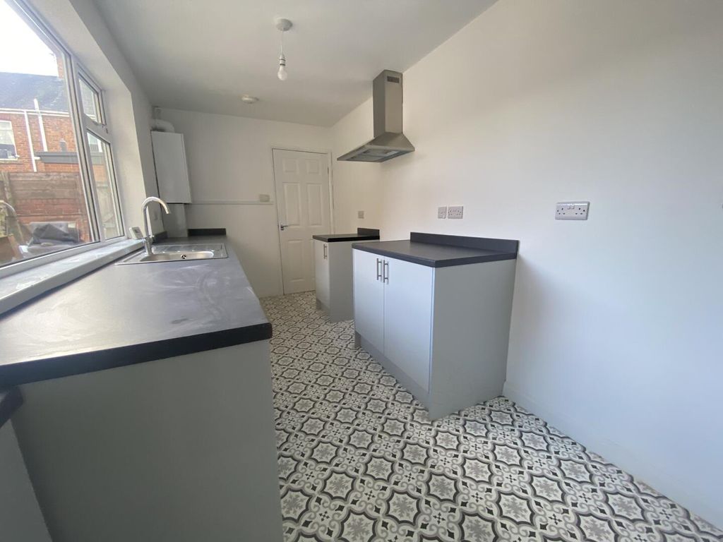 Property photo 2 of 9 Kitchen