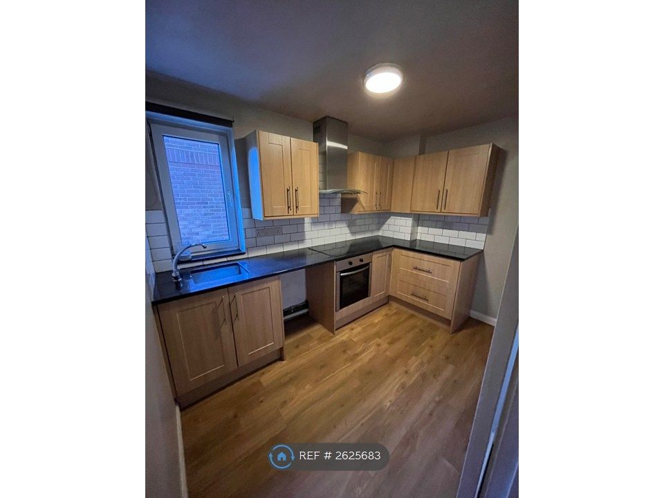 Property photo 2 of 11 Kitchen