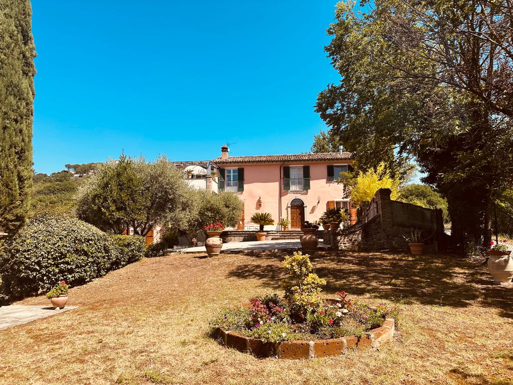 Property photo 2 of 31