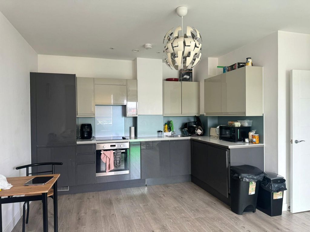 Property photo 3 of 12 Kitchen/Lounge