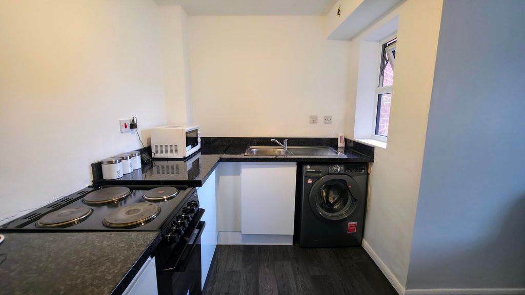 Property photo 3 of 9 Kitchen