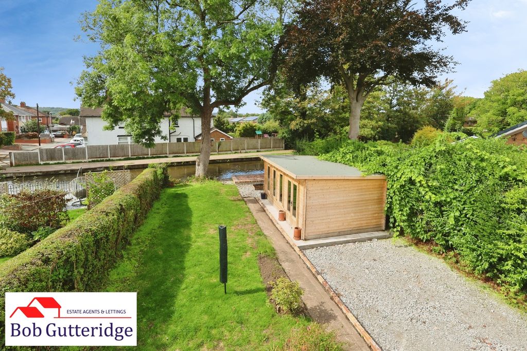 Property photo 2 of 32 Enclosed Rear Garden