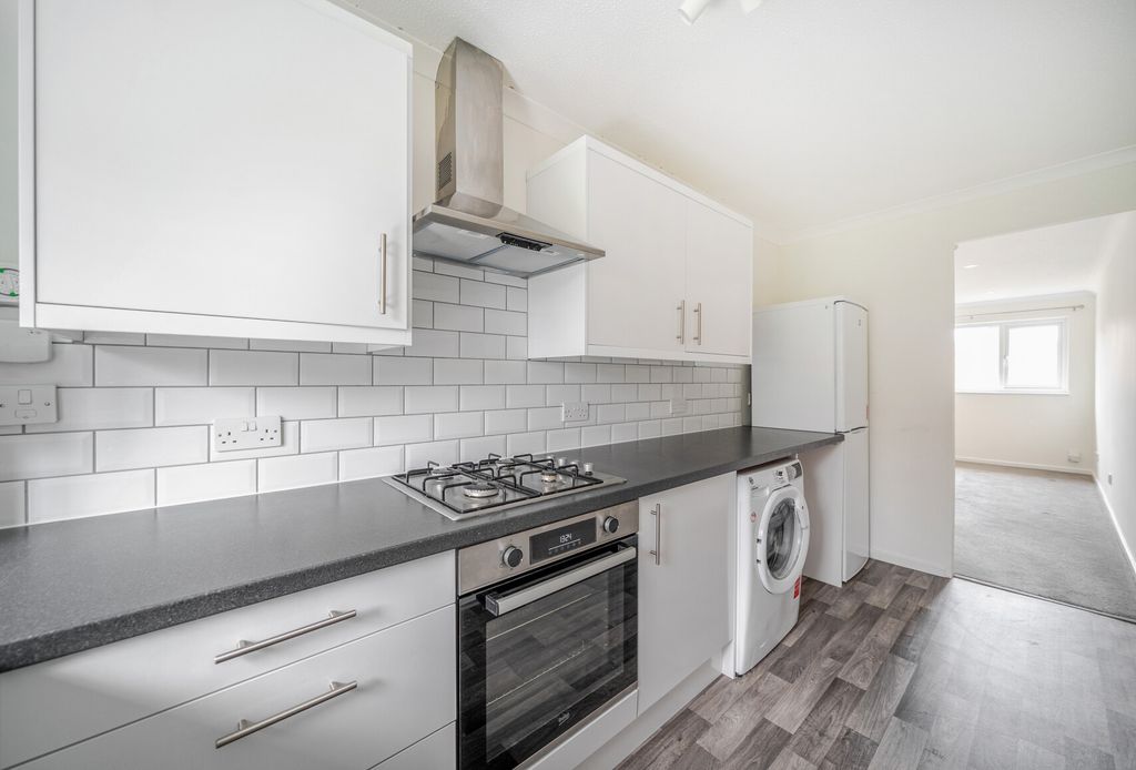 Property photo 2 of 10 Kitchen