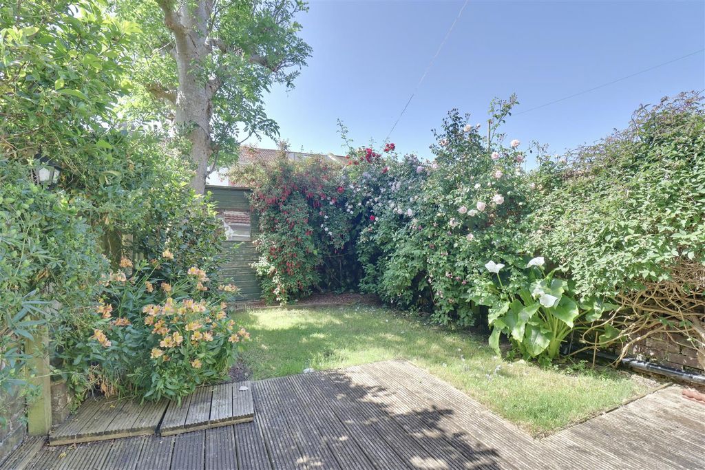 Property photo 1 of 17 50Feda2D-6753-44C5-B4B9-23F8A4D7232D_1_201_A.Jpeg