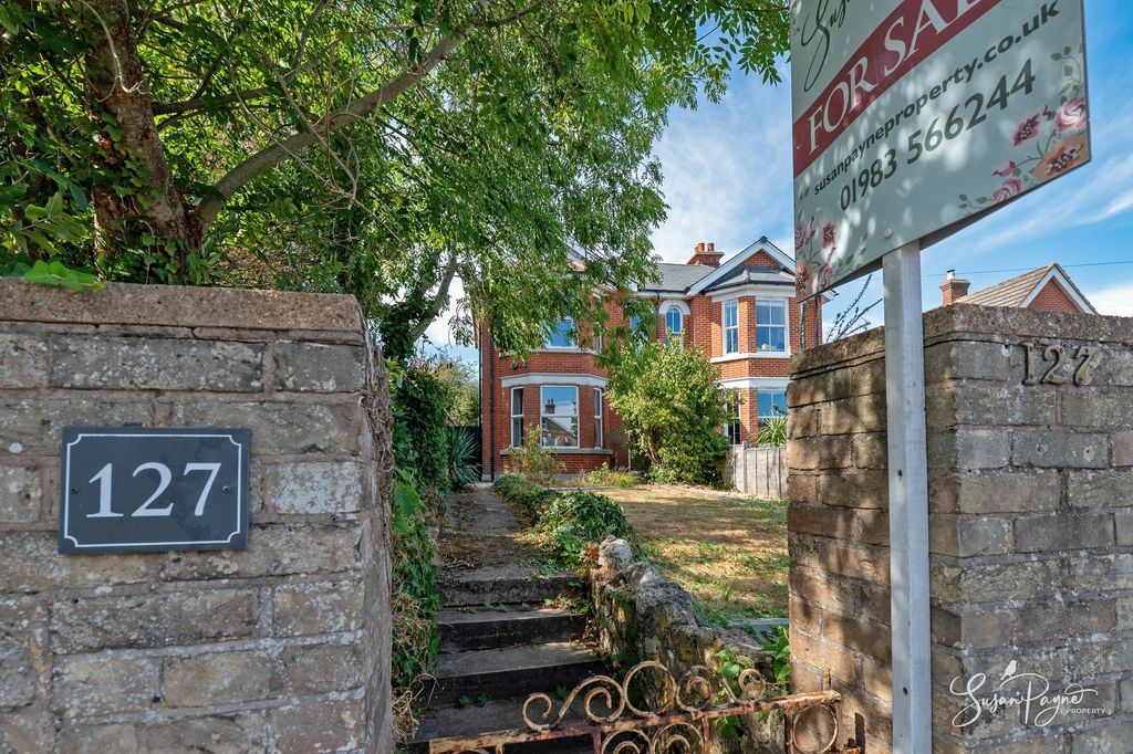 Property photo 3 of 39 Street Entrance
