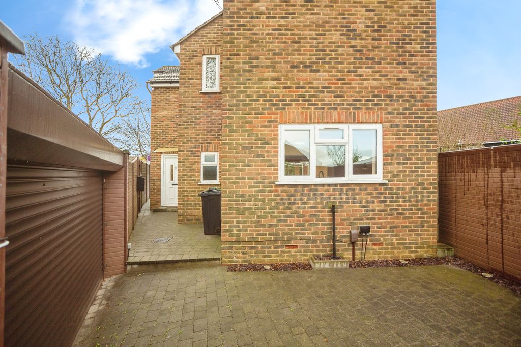 Property photo 3 of 19 Side Entry