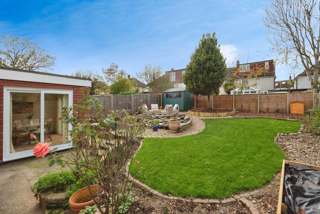 Property photo 3 of 17 Garden