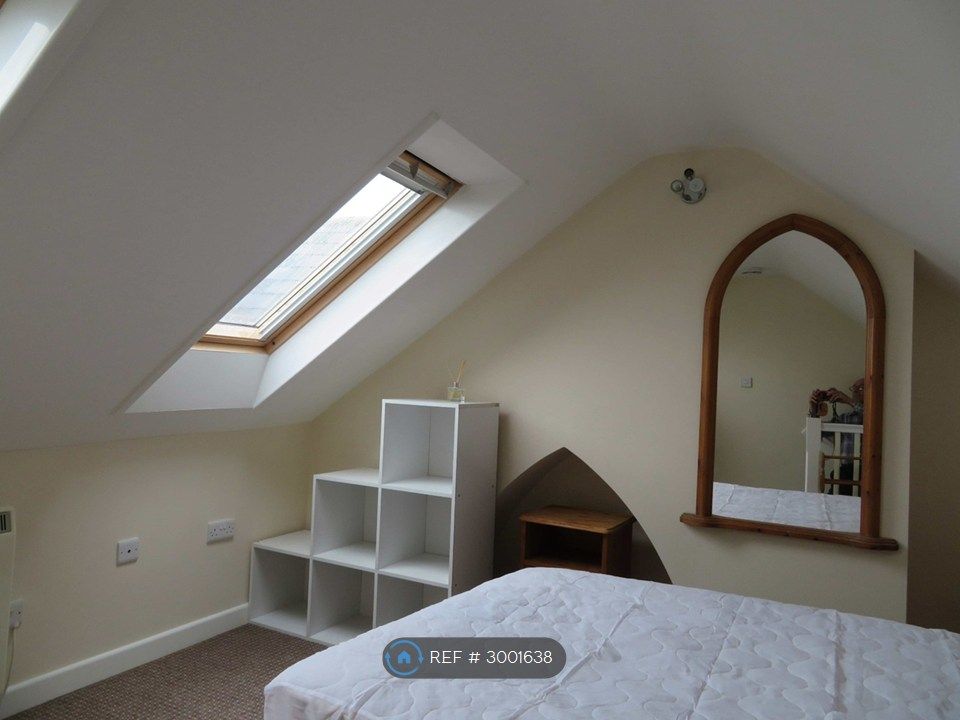Property photo 2 of 9 Loft Room 2