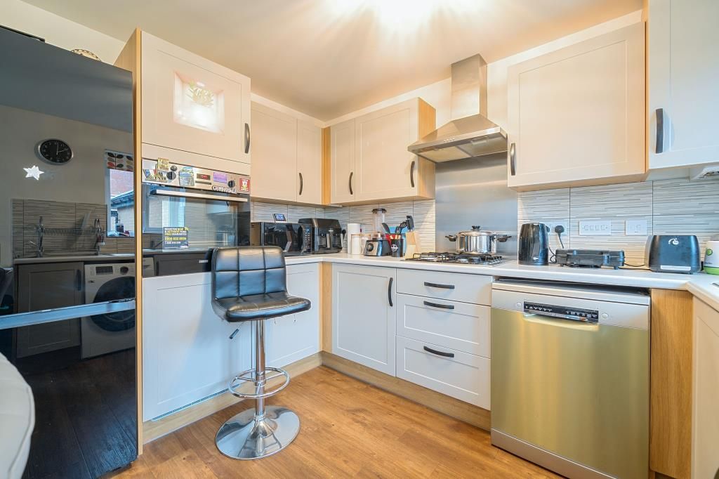 Property photo 3 of 20 Kitchen