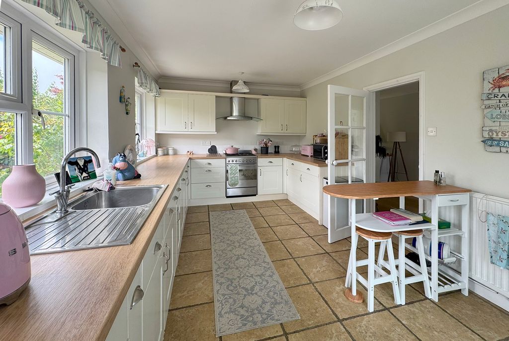 Property photo 2 of 12 25Br Kitchen