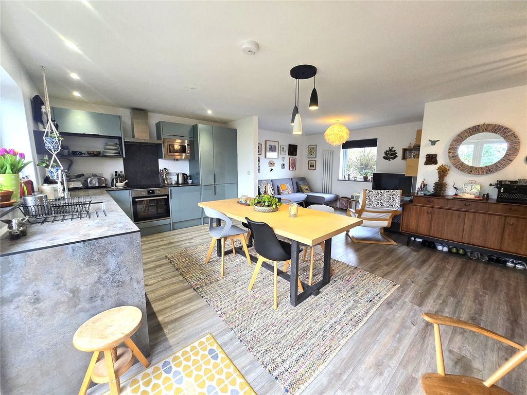 Property photo 2 of 29 Picture No. 32