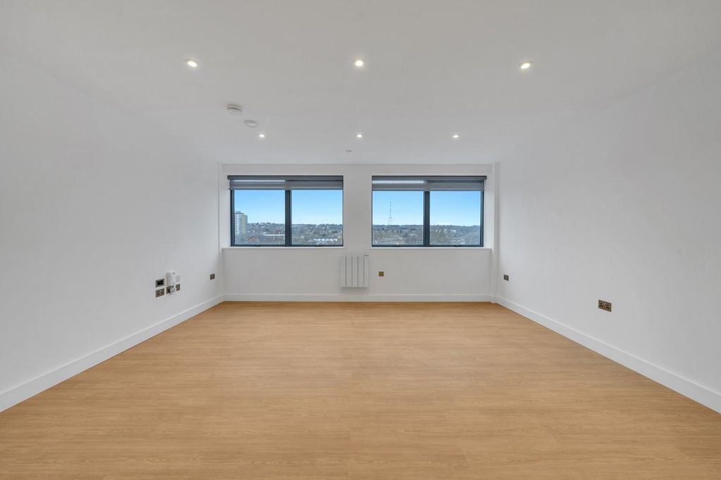 Property photo 3 of 12