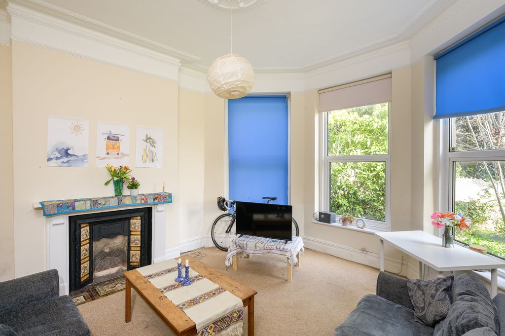 Property photo 2 of 22 2 Newbridge Road-12