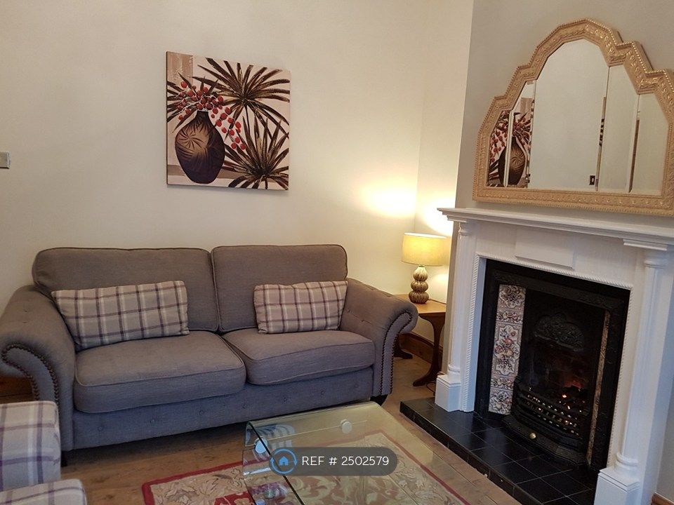 Property photo 1 of 16 Living Room