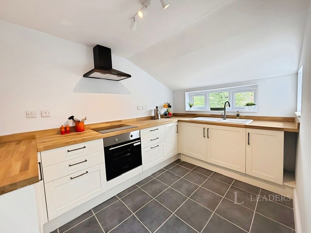 Property photo 2 of 10 Kitchen
