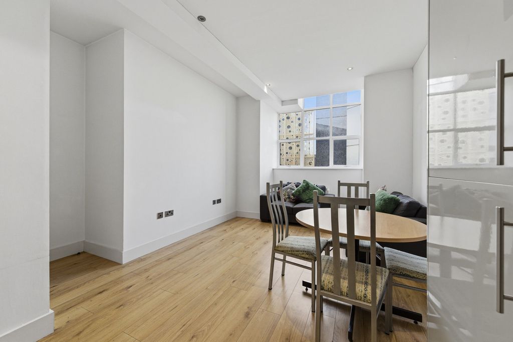 Property photo 3 of 27