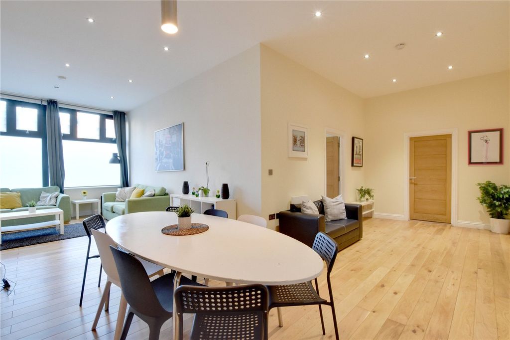 Property photo 2 of 19 Picture No. 03