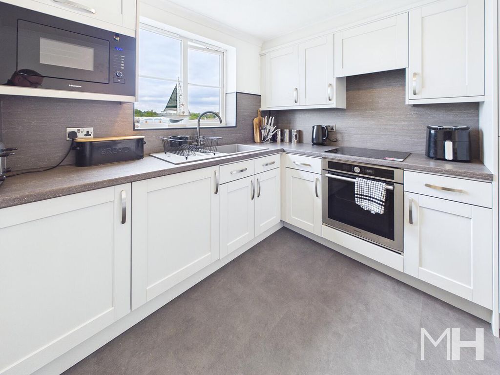 Property photo 1 of 22 Kitchen