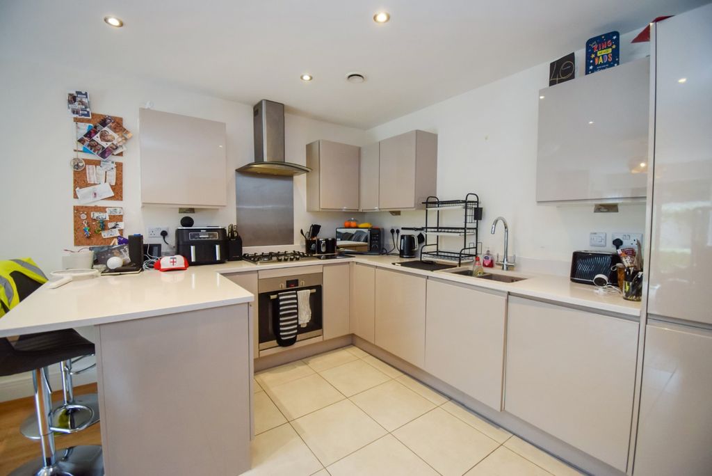 Property photo 3 of 9 Kitchen