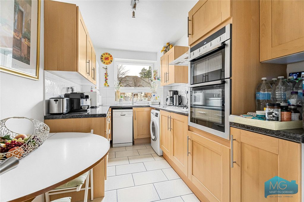 Property photo 2 of 25 Picture No. 15