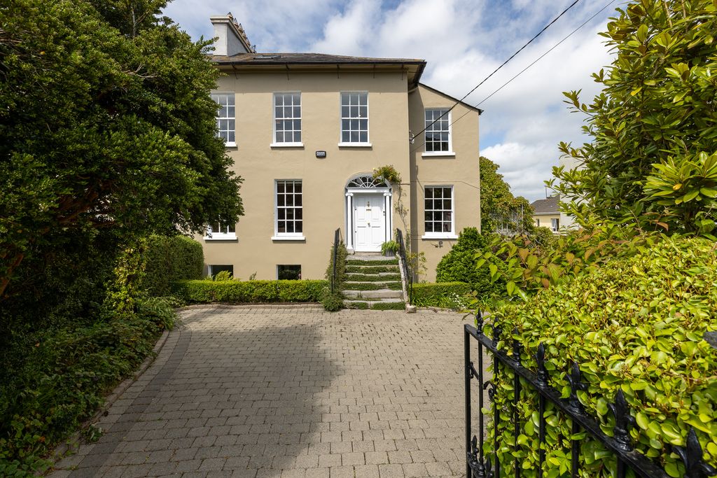 Property photo 1 of 32