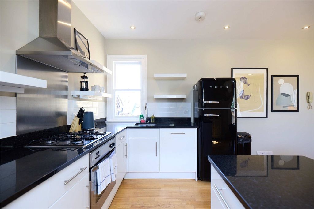 Property photo 3 of 23 Kitchen/Dining