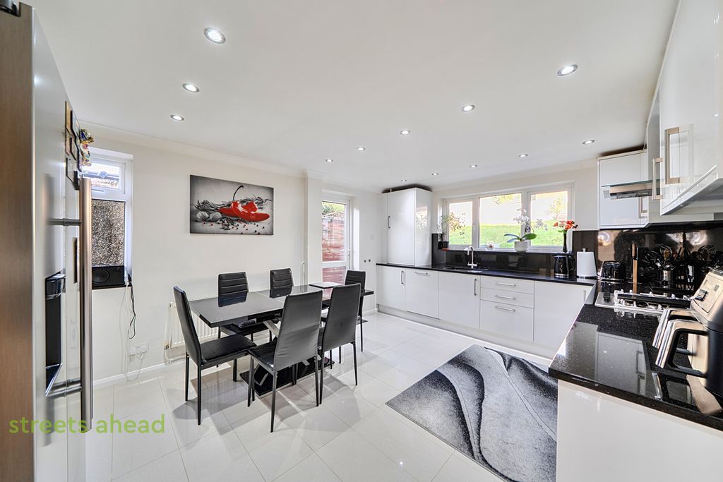 Property photo 3 of 21 5552E856-020F-483...