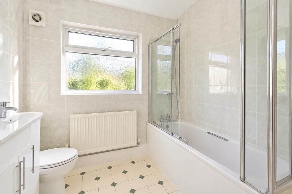 Property photo 1 of 7 Bathroom.Jpg