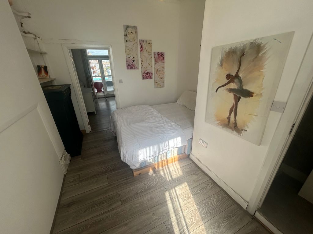 Property photo 1 of 3