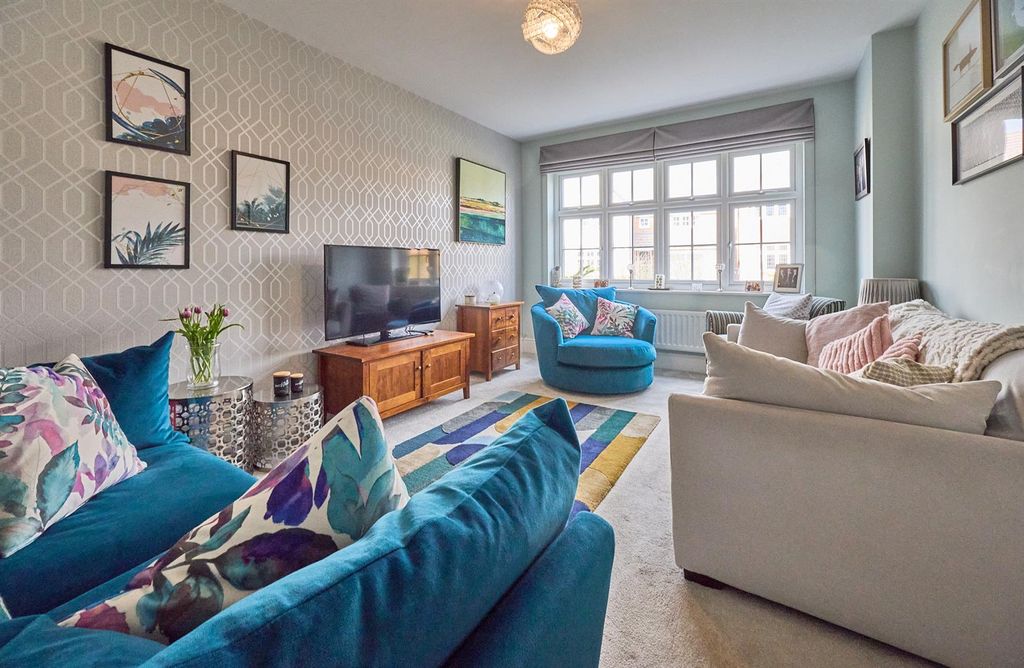 Property photo 3 of 17 Lounge To Front