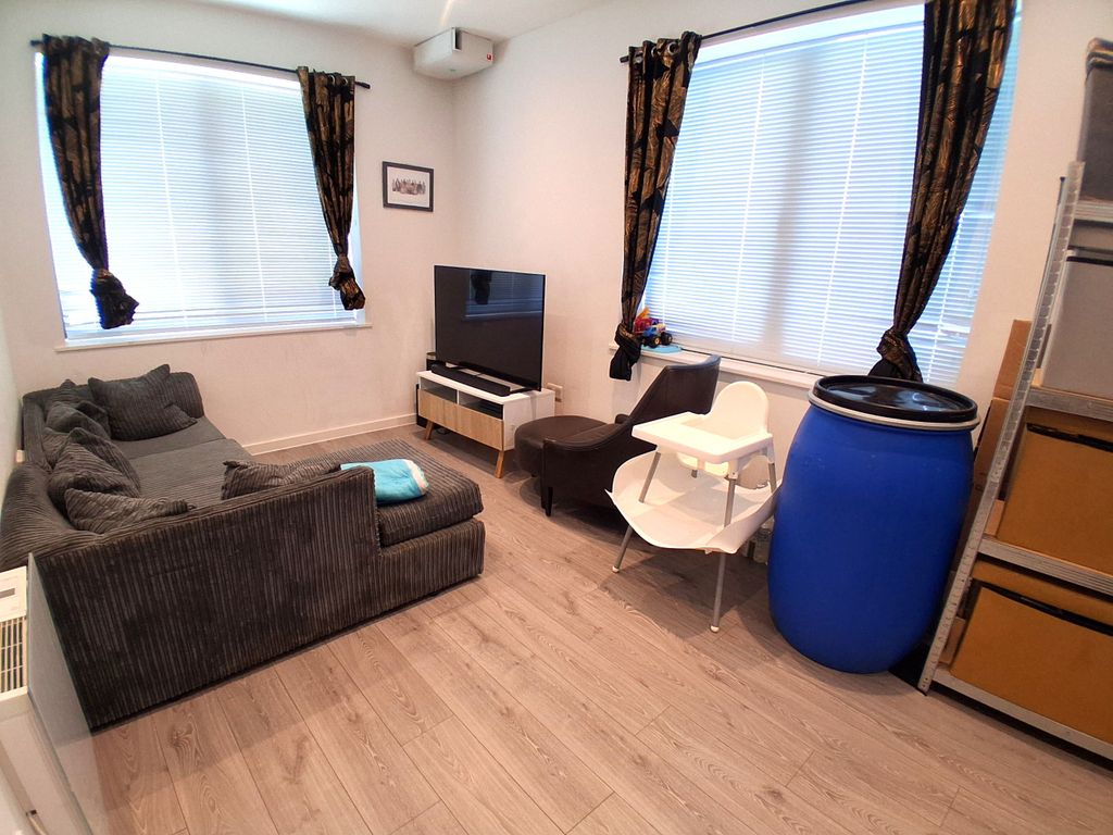Property photo 2 of 5 Living Room