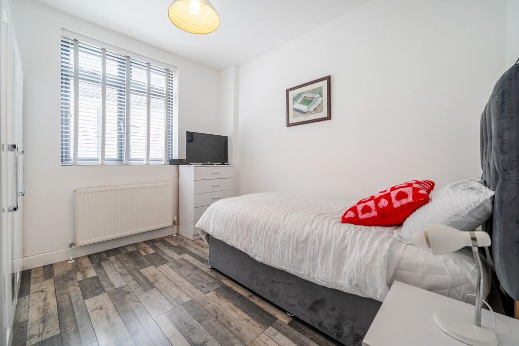 Additional image 20 of 5 bed chalet for saleDrayton Lane, Drayton, Portsmouth PO6
