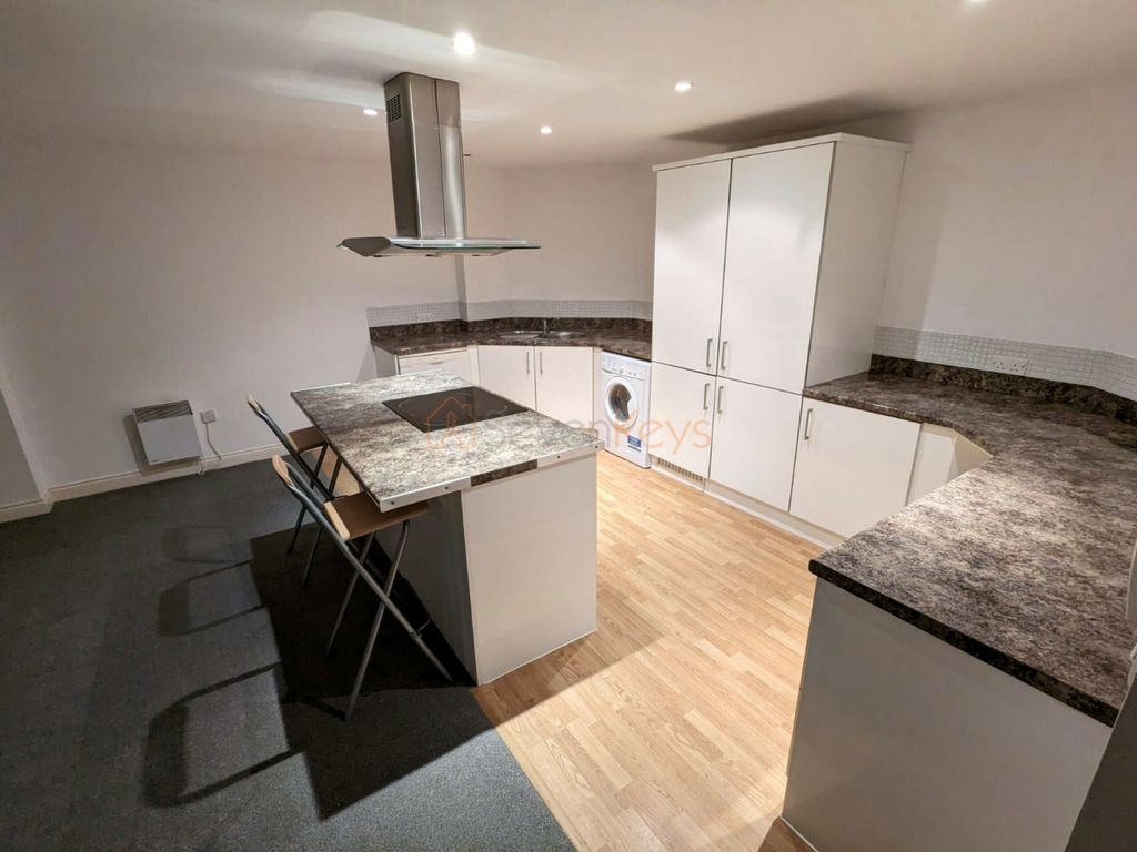 Property photo 1 of 11 Kicthen