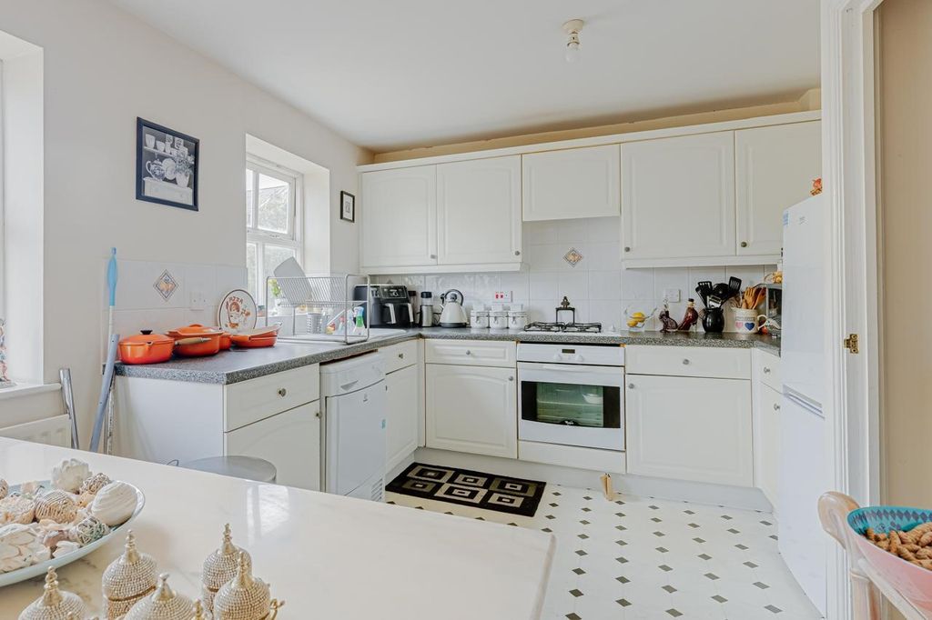Property photo 3 of 15 Kitchen 2