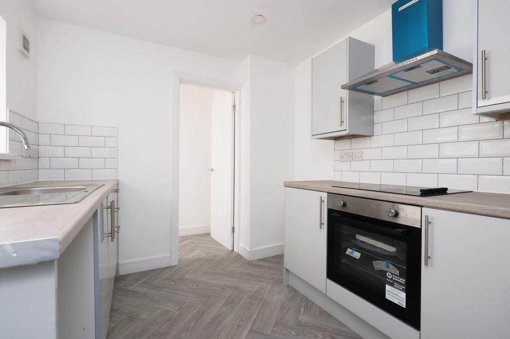 Property photo 2 of 37 Picture No. 10