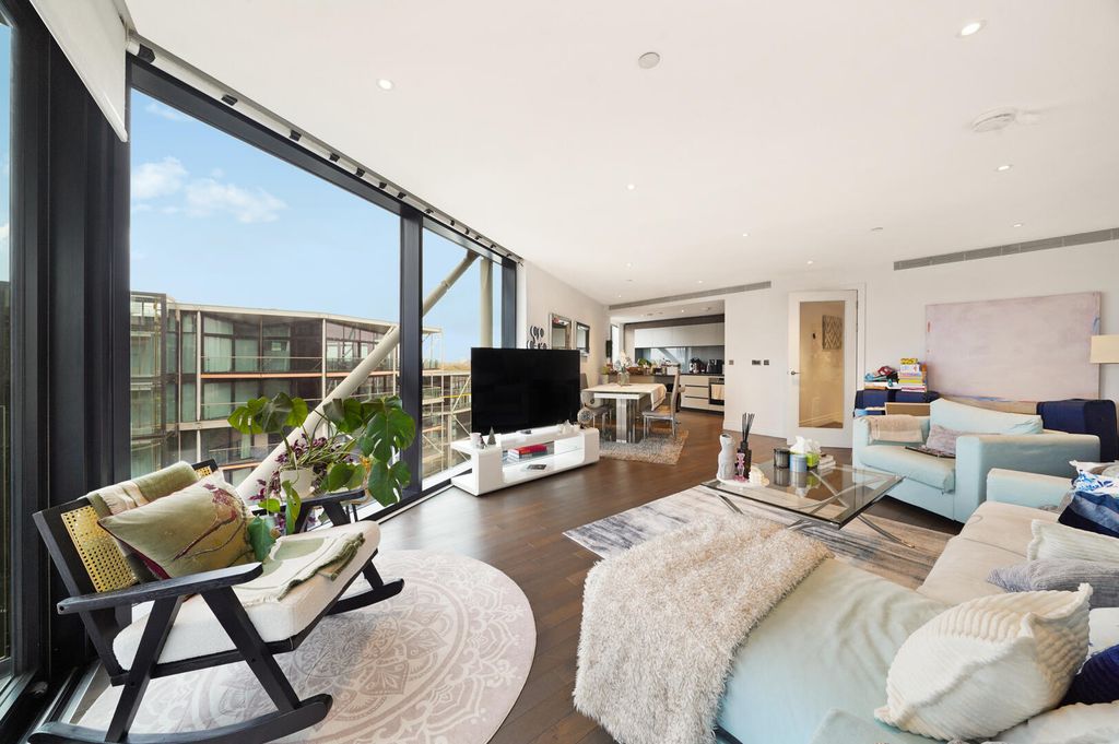 Property photo 3 of 13 Living Room