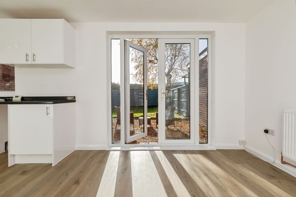 Property photo 2 of 23